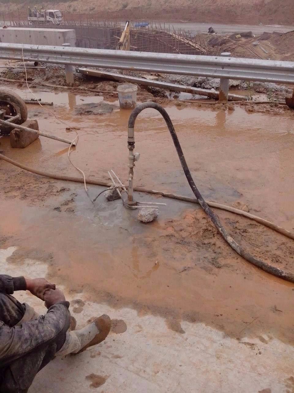 茅箭路基压密注浆